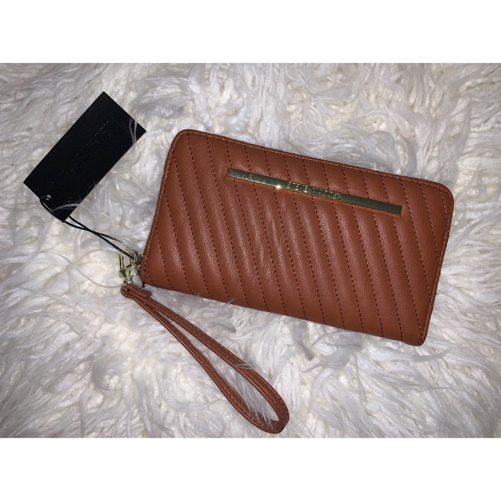 Cognac Steve Madden wallet.